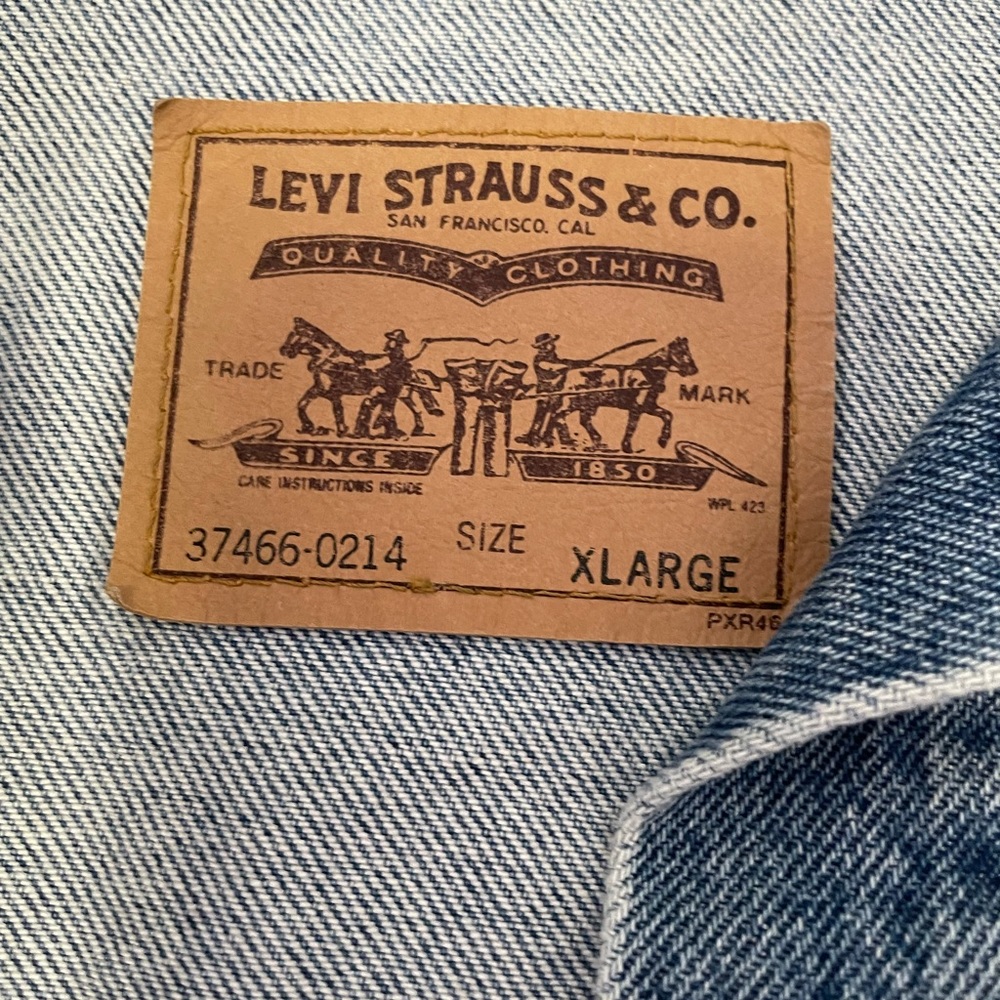 Vintage Levi’s jean jacket - Picture 3 of 4